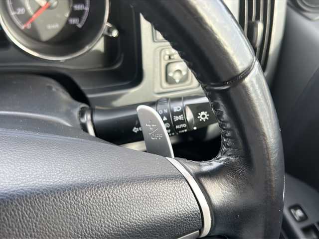 三菱 デリカＤ：５ ROADEST G Power P 佐賀県 2011(平23)年 14.6万km ウォームホワイトパール 純正ナビ/CD/USB/ワンセグテレビ/バックカメラ/ワンオーナー/衝突軽減システム/クルーズコントロール/パドルシフト/オートライト/ダブルオートエアコン/両側パワースライドドア/革巻きステアリング/ETC/スマートキー/4WD/スペアキー/保証書/取扱説明書/記録簿R２H３０、28、25．24