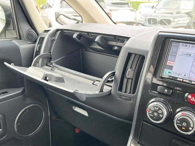 三菱 デリカＤ：５ ROADEST G Power P 佐賀県 2011(平23)年 14.6万km ウォームホワイトパール 純正ナビ/CD/USB/ワンセグテレビ/バックカメラ/ワンオーナー/衝突軽減システム/クルーズコントロール/パドルシフト/オートライト/ダブルオートエアコン/両側パワースライドドア/革巻きステアリング/ETC/スマートキー/4WD/スペアキー/保証書/取扱説明書/記録簿R２H３０、28、25．24