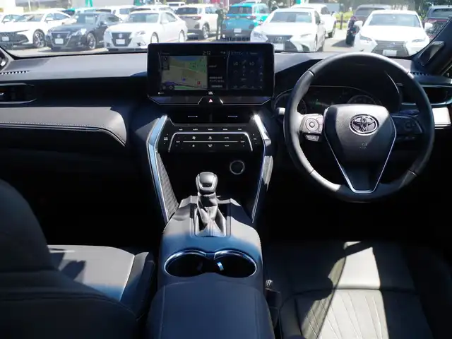 トヨタ ハリアー Z 千葉県 2020(令2)年 2.7万km プレシャスブラックパール Toyota Safety Sense/・プリクラッシュセーフティ/・レーンディパーチャーアラート/・オートハイビーム/・ブラインドスポットモニター/ヘッドアップディスプレイ/デジタルインナーミラー/パワーバックドア/ハーフレザーシート/運転席パワーシート/純正コネクティッドナビ/地デジTV/【Bluetooth接続】/バックカメラ/ドライブレコーダー/革巻きステアリング/ETC（2.0）/LEDヘッドライト/フォグライト/ウインカーミラー/クリアランスソナー/純正19インチアルミホイル/サイド/カーテンエアバッグ/スマートキー