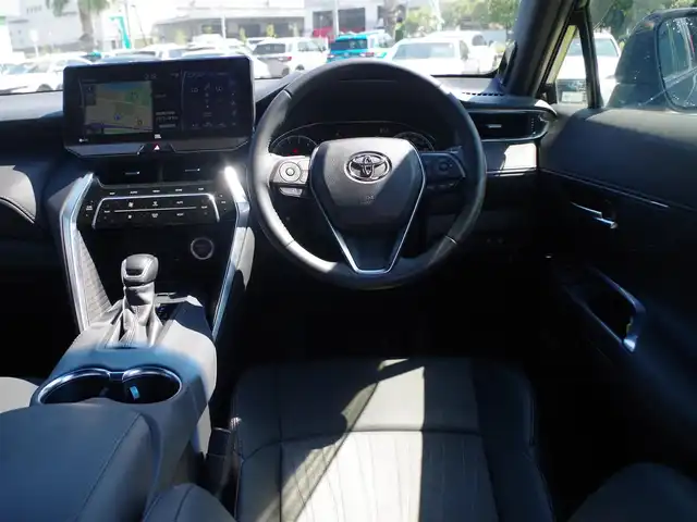 トヨタ ハリアー Z 千葉県 2020(令2)年 2.7万km プレシャスブラックパール Toyota Safety Sense/・プリクラッシュセーフティ/・レーンディパーチャーアラート/・オートハイビーム/・ブラインドスポットモニター/ヘッドアップディスプレイ/デジタルインナーミラー/パワーバックドア/ハーフレザーシート/運転席パワーシート/純正コネクティッドナビ/地デジTV/【Bluetooth接続】/バックカメラ/ドライブレコーダー/革巻きステアリング/ETC（2.0）/LEDヘッドライト/フォグライト/ウインカーミラー/クリアランスソナー/純正19インチアルミホイル/サイド/カーテンエアバッグ/スマートキー