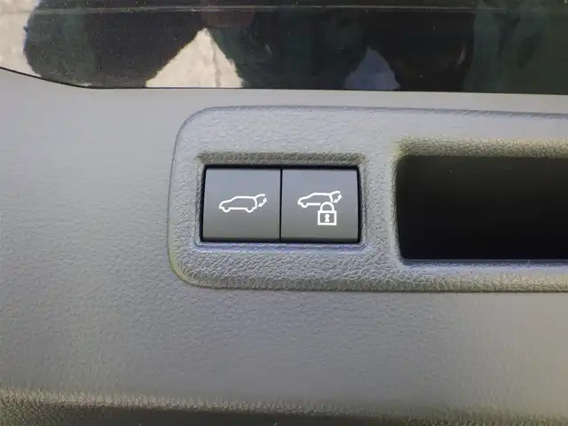 トヨタ ハリアー Z 千葉県 2020(令2)年 2.7万km プレシャスブラックパール Toyota Safety Sense/・プリクラッシュセーフティ/・レーンディパーチャーアラート/・オートハイビーム/・ブラインドスポットモニター/ヘッドアップディスプレイ/デジタルインナーミラー/パワーバックドア/ハーフレザーシート/運転席パワーシート/純正コネクティッドナビ/地デジTV/【Bluetooth接続】/バックカメラ/ドライブレコーダー/革巻きステアリング/ETC（2.0）/LEDヘッドライト/フォグライト/ウインカーミラー/クリアランスソナー/純正19インチアルミホイル/サイド/カーテンエアバッグ/スマートキー