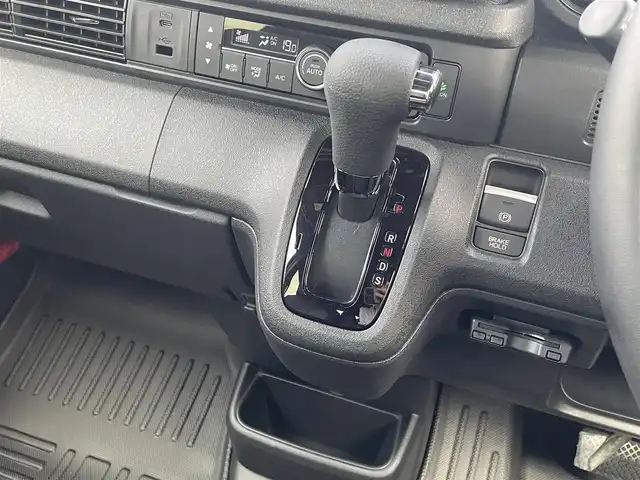 ホンダ Ｎ ＢＯＸ カスタム ターボ 熊本県 2025(令7)年 0.1万km クリスタルブラックパール ディスプレーオーディオ/【Bluetooth/SD/AVX/USB】/バックカメラ/両側パワースライドドア/ホンダセンシング/レーダークルーズコントロール/衝突軽減ブレーキ/レーンキープアシスト/革調シートカバー/シートヒーター/パドルシフト/純正15インチAW/ETC/オートLEDヘッドライト/ウィンカーミラー/プッシュスタート/横滑り防止/ABS/盗難防止装置