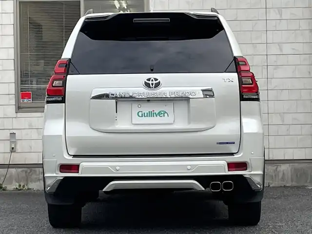 トヨタ ランドクルーザー プラド TX Lパッケージ 福岡県 2022(令4)年 2.6万km ホワイトパールクリスタルシャイン ワンオーナー/ルーフレール/ムーンルーフ/サイドステップ/全席黒レザーシート(合皮)/モデリスタエアロ【フロント・リア・マフラー】/TRDインナーステップガーニッシュ/インナードアハンドルカバー/純正９インチメモリナビ/【AM/FM/Bluetooth/USB/フルセグTV】/パノラミックビューモニター/ビルトインETC2.0/パワーシート(D/N席)/シートヒーター(D/N席)/エアーシート(D/N席)/トヨタセーフティセンス/・PCS(プリクラッシュセーフティ)/・LDA(レーンディパーチャーアラート)ヨーアシスト機能付き/・ふらつき警報機能/・車線逸脱警報機能/・車線逸脱抑制機能/・AHB(オートマチックハイビーム)/・RSA(ロードサインアシスト)/・レーダークルーズコントロール(全車速追従機能付き)/・先行車発進告知機能/BSM(ブラインドスポットモニター)/PKSB(パーキングサポートブレーキ)/ウィンドシールドデアイサー/社外デジタルインナーミラー型前後ドライブレコーダー(GPS付き)CELLSTAR【TZ-D203MW】/純正フロアマット/純正１５インチアルミホイール/スペアキー×１/ドアバイザー/取扱説明書/保証書