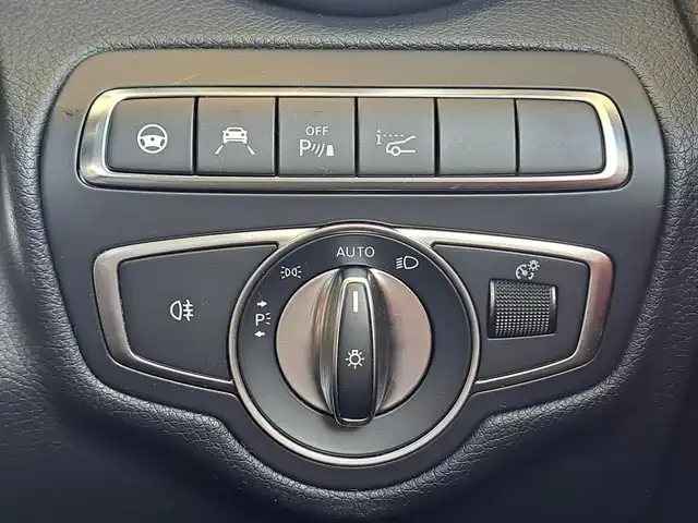 メルセデス・ベンツ Ｃ１８０ クーペ スポーツ 大阪府 2018(平30)年 7.1万km オブシディアンブラック /禁煙車//サンルーフ//衝突被害軽減ブレーキ//純正ナビ//AM/FM/BT/フルセグテレビ//バックカメラ//追従式クルーズコントロール//DN席シートメモリー/パワーシート//ビルトインETC2.0//BSM//ステアリングスイッチ//保証書//取扱説明書//スペアキー×1