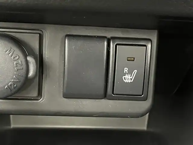 スズキ アルト L 群馬県 2023(令5)年 1.2万km シルキーシルバーメタリック 衝突軽減ブレーキ　運転席シートヒーター　リアコーナーセンサー　アイドリングストップ　横滑り防止　車線逸脱警報　電動格納ミラー　純正フロアマット　社外ＣＤデッキ　Ｂｌｕｅｔｏｏｔｈ　ＵＳＢ　保証書　取説　スペアキーｘ１　ヘッドライトレベライザ