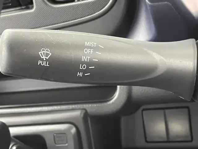 スズキ アルト L 群馬県 2023(令5)年 1.2万km シルキーシルバーメタリック 衝突軽減ブレーキ　運転席シートヒーター　リアコーナーセンサー　アイドリングストップ　横滑り防止　車線逸脱警報　電動格納ミラー　純正フロアマット　社外ＣＤデッキ　Ｂｌｕｅｔｏｏｔｈ　ＵＳＢ　保証書　取説　スペアキーｘ１　ヘッドライトレベライザ