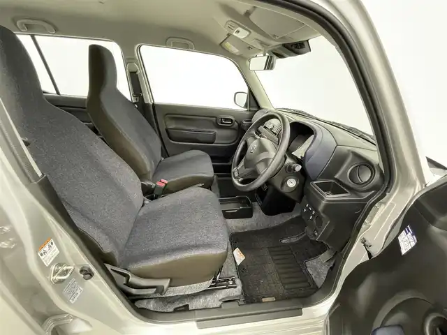 スズキ アルト L 群馬県 2023(令5)年 1.2万km シルキーシルバーメタリック 衝突軽減ブレーキ　運転席シートヒーター　リアコーナーセンサー　アイドリングストップ　横滑り防止　車線逸脱警報　電動格納ミラー　純正フロアマット　社外ＣＤデッキ　Ｂｌｕｅｔｏｏｔｈ　ＵＳＢ　保証書　取説　スペアキーｘ１　ヘッドライトレベライザ