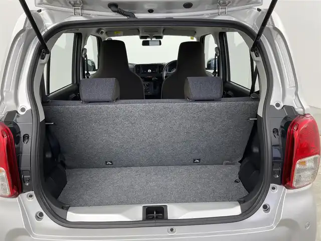 スズキ アルト L 群馬県 2023(令5)年 1.2万km シルキーシルバーメタリック 衝突軽減ブレーキ　運転席シートヒーター　リアコーナーセンサー　アイドリングストップ　横滑り防止　車線逸脱警報　電動格納ミラー　純正フロアマット　社外ＣＤデッキ　Ｂｌｕｅｔｏｏｔｈ　ＵＳＢ　保証書　取説　スペアキーｘ１　ヘッドライトレベライザ