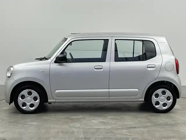 スズキ アルト L 群馬県 2023(令5)年 1.2万km シルキーシルバーメタリック 衝突軽減ブレーキ　運転席シートヒーター　リアコーナーセンサー　アイドリングストップ　横滑り防止　車線逸脱警報　電動格納ミラー　純正フロアマット　社外ＣＤデッキ　Ｂｌｕｅｔｏｏｔｈ　ＵＳＢ　保証書　取説　スペアキーｘ１　ヘッドライトレベライザ