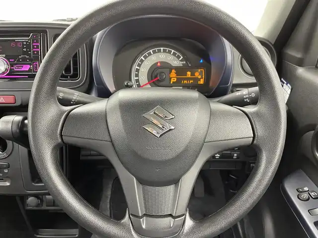 スズキ アルト L 群馬県 2023(令5)年 1.2万km シルキーシルバーメタリック 衝突軽減ブレーキ　運転席シートヒーター　リアコーナーセンサー　アイドリングストップ　横滑り防止　車線逸脱警報　電動格納ミラー　純正フロアマット　社外ＣＤデッキ　Ｂｌｕｅｔｏｏｔｈ　ＵＳＢ　保証書　取説　スペアキーｘ１　ヘッドライトレベライザ