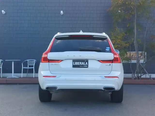 ボルボ ＸＣ６０ B5 AWD インスクリプション 滋賀県 2021(令3)年 2万km クリスタルホワイトP ヘッドアップディスプレイ/CarPlay/androidauto/USB/Bluetooth/ハーマンカードンプレミアムサラウンドシステム/ベージュ本革シート/360°カメラ/前後純正ドライブレコーダー/コーナーセンサー/全席シートヒーター/前席シートクーラー/前席パワーシート/前席シートメモリー/ステアリングヒーター/レーンキープアシスト/ブラインドスポットモニター/アダプティブクルーズコントロール/PilotAssist/オートホールド/フットトランクオープナー/ETC2.0/LEDヘッドライト/LEDフォグライト