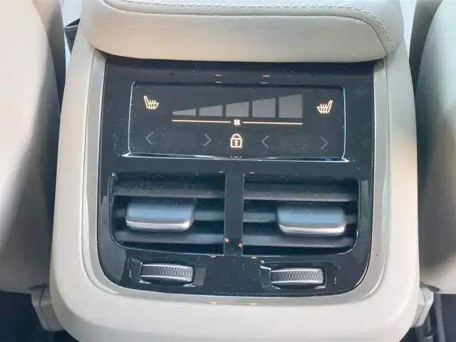 ボルボ ＸＣ６０ B5 AWD インスクリプション 滋賀県 2021(令3)年 2万km クリスタルホワイトP ヘッドアップディスプレイ/CarPlay/androidauto/USB/Bluetooth/ハーマンカードンプレミアムサラウンドシステム/ベージュ本革シート/360°カメラ/前後純正ドライブレコーダー/コーナーセンサー/全席シートヒーター/前席シートクーラー/前席パワーシート/前席シートメモリー/ステアリングヒーター/レーンキープアシスト/ブラインドスポットモニター/アダプティブクルーズコントロール/PilotAssist/オートホールド/フットトランクオープナー/ETC2.0/LEDヘッドライト/LEDフォグライト