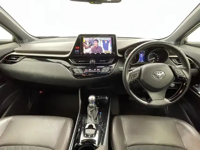 トヨタ Ｃ－ＨＲ G 熊本県 2018(平30)年 9.1万km ブラック/ホワイトパールクリスタルシャイン 2トーン ワンオーナー　/純正ナビ（ＣＤ・ＤＶＤ・フルセグ・ＢＴ・ＳＤ）/TVキャンセラー/バックカメラ　/純正前方ドライブレコーダー（DRT-C68A）/レーダークルーズコントロール　/前後クリアランスソナー　/前席シートヒーター　/車線逸脱警報/先行車発進お知らせ機能/ブラインドスポットモニター/横滑り防止/ハーフレザーシート/純正フロアマット/純正１８インチAW/オートライト/オートマチックハイビーム/LEDヘッドライト/フォグランプ/スマートキー/プッシュスタート/保証書/取扱説明書