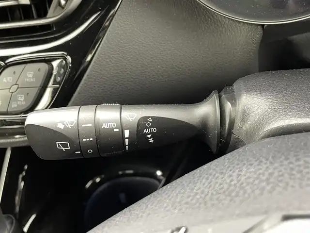 トヨタ Ｃ－ＨＲ G 熊本県 2018(平30)年 9.1万km ブラック/ホワイトパールクリスタルシャイン 2トーン ワンオーナー　/純正ナビ（ＣＤ・ＤＶＤ・フルセグ・ＢＴ・ＳＤ）/TVキャンセラー/バックカメラ　/純正前方ドライブレコーダー（DRT-C68A）/レーダークルーズコントロール　/前後クリアランスソナー　/前席シートヒーター　/車線逸脱警報/先行車発進お知らせ機能/ブラインドスポットモニター/横滑り防止/ハーフレザーシート/純正フロアマット/純正１８インチAW/オートライト/オートマチックハイビーム/LEDヘッドライト/フォグランプ/スマートキー/プッシュスタート/保証書/取扱説明書