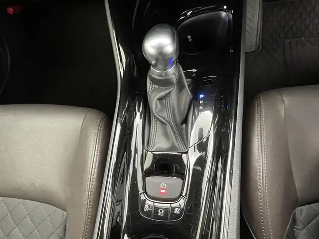 トヨタ Ｃ－ＨＲ G 熊本県 2018(平30)年 9.1万km ブラック/ホワイトパールクリスタルシャイン 2トーン ワンオーナー　/純正ナビ（ＣＤ・ＤＶＤ・フルセグ・ＢＴ・ＳＤ）/TVキャンセラー/バックカメラ　/純正前方ドライブレコーダー（DRT-C68A）/レーダークルーズコントロール　/前後クリアランスソナー　/前席シートヒーター　/車線逸脱警報/先行車発進お知らせ機能/ブラインドスポットモニター/横滑り防止/ハーフレザーシート/純正フロアマット/純正１８インチAW/オートライト/オートマチックハイビーム/LEDヘッドライト/フォグランプ/スマートキー/プッシュスタート/保証書/取扱説明書