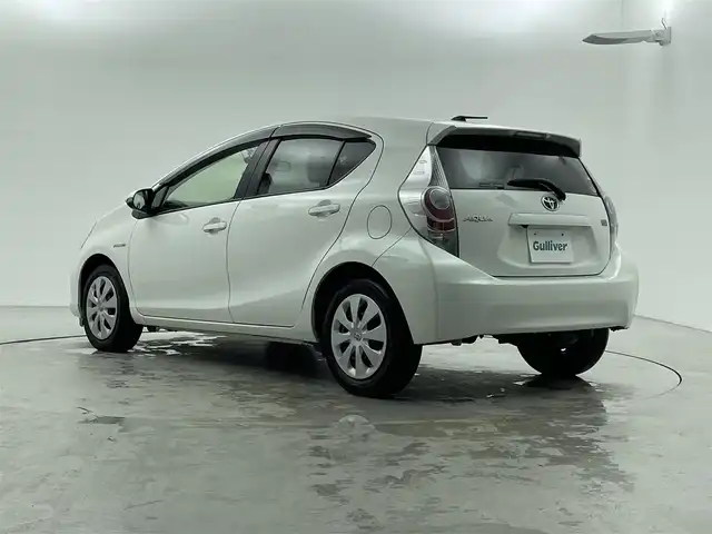 トヨタ アクア S 福井県 2014(平26)年 3.2万km ライムホワイトパールクリスタルシャイン 純正ナビ/CD/DVD/Bluetooth/フルセグ/ドラレコ/シートヒーター/バックカメラ/ETC/オートライト/プッシュスタート/スマーキー