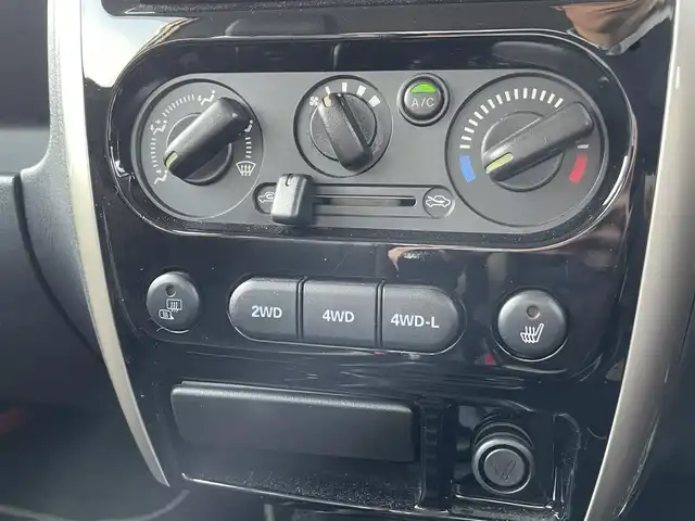 スズキ ジムニー ランドベンチャー 愛媛県 2017(平29)年 4.8万km ブルーイッシュブラックパール3 4WD/SDナビ/BT/CD/DVD/フルセグTV/ハーフレザーシート/ETC/シートヒーター/純正アルミホイール/純正フロアマット/フォグランプ/背面タイヤ/リモコンキー/AC