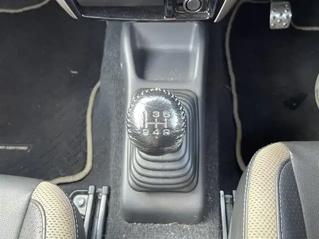 スズキ ジムニー ランドベンチャー 愛媛県 2017(平29)年 4.8万km ブルーイッシュブラックパール3 4WD/SDナビ/BT/CD/DVD/フルセグTV/ハーフレザーシート/ETC/シートヒーター/純正アルミホイール/純正フロアマット/フォグランプ/背面タイヤ/リモコンキー/AC