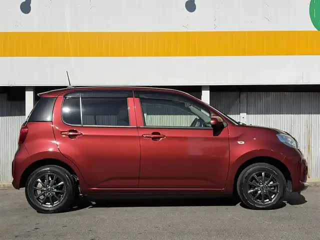トヨタ パッソ X Lパッケージ S 三重県 2019(令1)年 3.1万km ファイアークォーツレッドM ♪ワンオーナー/♪走行30599ｋｍ/スマートアシストIII/・衝突警報機能/・衝突回避支援ブレーキ機能/・誤発進抑制制御機能/・車線逸脱警報機能/・先行車発信お知らせ機能/・オートハイビーム/スマートキー×2/プッシュスタート/純正ナビ/・CD・SD・AUX・TV/・Bluetoothオーディオ/・バックカメラ/前後ドライブレコーダー/コーナーセンサー/電動コーナーポール/アイドリングストップ/ステアリングスイッチ/オートライト/オートリトラクタブルミラー/社外14インチAW/純正ホイール積込/ヘッドライトレベライザー/プライバシーガラス/フロアマット/ドアバイザー