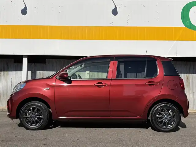 トヨタ パッソ X Lパッケージ S 三重県 2019(令1)年 3.1万km ファイアークォーツレッドM ♪ワンオーナー/♪走行30599ｋｍ/スマートアシストIII/・衝突警報機能/・衝突回避支援ブレーキ機能/・誤発進抑制制御機能/・車線逸脱警報機能/・先行車発信お知らせ機能/・オートハイビーム/スマートキー×2/プッシュスタート/純正ナビ/・CD・SD・AUX・TV/・Bluetoothオーディオ/・バックカメラ/前後ドライブレコーダー/コーナーセンサー/電動コーナーポール/アイドリングストップ/ステアリングスイッチ/オートライト/オートリトラクタブルミラー/社外14インチAW/純正ホイール積込/ヘッドライトレベライザー/プライバシーガラス/フロアマット/ドアバイザー
