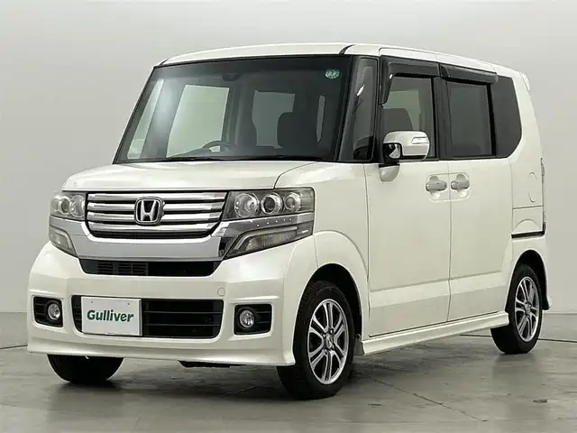 ホンダ Ｎ ＢＯＸ カスタム G SSパッケージ 福岡県 2014(平26)年 4.6万km プレミアムホワイトパール 社外７型ナビ（フルセグＴＶ）　/シティブレーキアクティブシステム　/横滑り防止　/ＥＣＯＮモード　/電動格納ミラー　/プッシュスタート　/両側電動スライドドア　/オートライト　/純正フロアマット　/純正１４インチＡＷ