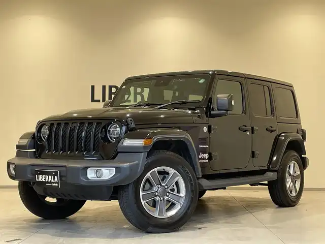 クライスラー・ジープ ジープ ラングラー アンリミテッド サハラ 熊本県 2020(令2)年 6.4万km ブラック ・ワンオーナー/・スマートキー/・プッシュスタート/・自動緊急ブレーキ/・前後パークセンス/・ブラインドスポットモニター/・ヒルスタートアシスト/・ヒルディセントコントロール/・クルーズコントロール(追従式)/・黒革シート/・前席シートヒーター /・ハンドルヒーター /・純正メモリナビ/　【Bluetooth・USB・AUX・AppleCarPlay】/・ALPINEサウンドシステム/・フルセグTV/・バックカメラ/・フロント＆左サイドカメラ/・ETC2.0/・ドライブレコーダー(前後録画)/・LEDヘッドランプ/・LEDフォグランプ/・純正ラバーマット/・保証書/取説