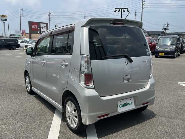 スズキ ワゴンＲ スティングレー X 岐阜県 2012(平24)年 10.9万km シルキーシルバーメタリック 登録時走行距離108820km/純正オーディオ /CD可　/スマートキー /プッシュスタート　/純正14アルミホイール　/ドアバイザー　/ベンチシート　/フルフラットシート　/社外フロアマット　/キセノンヘッドライト　/横滑り防止装置　/エアバッグ前席