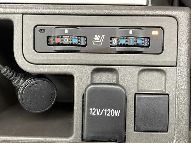 トヨタ ランドクルーザー プラド TX Lパッケージ 長野県 2023(令5)年 2万km ホワイトパールクリスタルシャイン ４WD/社外ディスプレイオーディオ/Bluetooth Audio/USB接続/ステアリングスイッチ/バックカメラ/トヨタセーフティセンス/レーダークルーズコントロール/レーンディパーチャーアラート /オートマチックハイビーム/サンルーフ/革シート/前席パワーシート /前席シートヒーター /前席シートベンチレーター/デジタルインナーミラー/スマートキー/プッシュスタート /ETC/社外17インチアルミ/LEDヘッドライト/オートライト