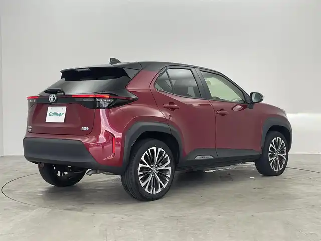 トヨタ ヤリスクロス ハイブリッド Z 埼玉県 2022(令4)年 2.6万km ブラック/ダークシェリーマイカM 純正８インチディスプレイオーディオ　/パノラミックビューモニター　　　/プリクラッシュセーフティ/ブラインドスポットモニター/レーダークルーズコントロール　/シートヒーター　/ステアリングヒーター　/前後ドライブレコーダー/クリアランスソナー /AC100V　/LEDオートライト/ETC