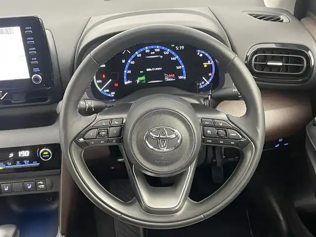 トヨタ ヤリスクロス ハイブリッド Z 埼玉県 2022(令4)年 2.6万km ブラック/ダークシェリーマイカM 純正８インチディスプレイオーディオ　/パノラミックビューモニター　　　/プリクラッシュセーフティ/ブラインドスポットモニター/レーダークルーズコントロール　/シートヒーター　/ステアリングヒーター　/前後ドライブレコーダー/クリアランスソナー /AC100V　/LEDオートライト/ETC