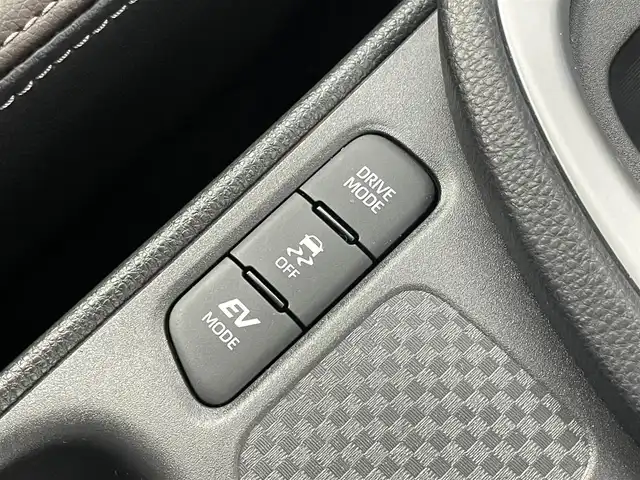 トヨタ ヤリスクロス ハイブリッド Z 埼玉県 2022(令4)年 2.6万km ブラック/ダークシェリーマイカM 純正８インチディスプレイオーディオ　/パノラミックビューモニター　　　/プリクラッシュセーフティ/ブラインドスポットモニター/レーダークルーズコントロール　/シートヒーター　/ステアリングヒーター　/前後ドライブレコーダー/クリアランスソナー /AC100V　/LEDオートライト/ETC