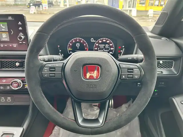 ホンダ シビック タイプR 道央・札幌 2024(令6)年 0.1万km チャンピオンシップホワイト ・純正ナビ/フルセグTV/BT/・バックカメラ/・CMBS/・アダプティブクルーズコントロール/・路外逸脱抑制機能/・ブラインドスポットモニター/・踏み間違い衝突軽減システム/・パーキングセンサー/・横滑り防止/・ビルトインETC/・LEDヘッドライト/・プッシュスタート/・スマートキー/・ドアバイザー/・電格ミラー/・ミラーヒーター