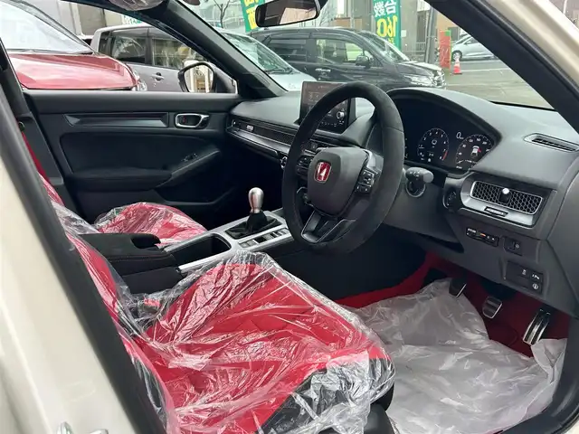 ホンダ シビック タイプR 道央・札幌 2024(令6)年 0.1万km チャンピオンシップホワイト ・純正ナビ/フルセグTV/BT/・バックカメラ/・CMBS/・アダプティブクルーズコントロール/・路外逸脱抑制機能/・ブラインドスポットモニター/・踏み間違い衝突軽減システム/・パーキングセンサー/・横滑り防止/・ビルトインETC/・LEDヘッドライト/・プッシュスタート/・スマートキー/・ドアバイザー/・電格ミラー/・ミラーヒーター