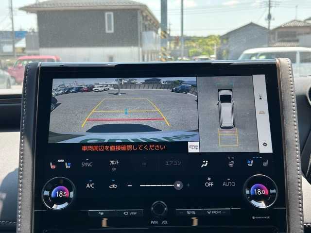 トヨタ アルファードハイブリット Z 千葉県 2024(令6)年 1.7万km ライムホワイトパールクリスタルシャイン 純正１４インチディスプレイオーディオプラス/フルセグTV/Bluetooth/USB接続/HDMI端子/Miracast/バックカメラ/パノラミックビューモニター/前後ドライブレコーダー/デジタルインナーミラー/ナビ連動型ビルトインETC/置くだけ充電/AC100V/メモリ付きパワーシート/シートヒーター/シートエアコン/オットマン/ステアリングヒーター/プリクラッシュセーフティ/アドバンスドドライブ/ロードサインアシスト/フロントクロストラフィックアラート/レーンディパーチャーアラート/レーンチェンジアシスト/プロアクティブドライビングアシスト/リヤクロストラフィックアラート/ブラインドスポットモニター/後方車両接近告知/パーキングサポートブレーキ/リヤカメラディテクション/安心降車アシスト/クリアランスソナー/オートブレーキホールド/純正１８インチアルミホイール/純正フロアマット/両側パワースライドドア/パワーバックドア/LEDヘッドライト/ルーフカラーイルミネーション/オートハイビーム/４WD/プッシュスタート/電動格納ウィンカーミラー