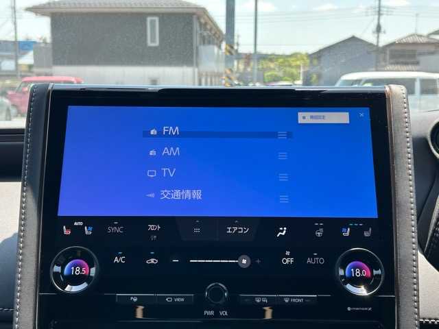 トヨタ アルファードハイブリット Z 千葉県 2024(令6)年 1.7万km ライムホワイトパールクリスタルシャイン 純正１４インチディスプレイオーディオプラス/フルセグTV/Bluetooth/USB接続/HDMI端子/Miracast/バックカメラ/パノラミックビューモニター/前後ドライブレコーダー/デジタルインナーミラー/ナビ連動型ビルトインETC/置くだけ充電/AC100V/メモリ付きパワーシート/シートヒーター/シートエアコン/オットマン/ステアリングヒーター/プリクラッシュセーフティ/アドバンスドドライブ/ロードサインアシスト/フロントクロストラフィックアラート/レーンディパーチャーアラート/レーンチェンジアシスト/プロアクティブドライビングアシスト/リヤクロストラフィックアラート/ブラインドスポットモニター/後方車両接近告知/パーキングサポートブレーキ/リヤカメラディテクション/安心降車アシスト/クリアランスソナー/オートブレーキホールド/純正１８インチアルミホイール/純正フロアマット/両側パワースライドドア/パワーバックドア/LEDヘッドライト/ルーフカラーイルミネーション/オートハイビーム/４WD/プッシュスタート/電動格納ウィンカーミラー