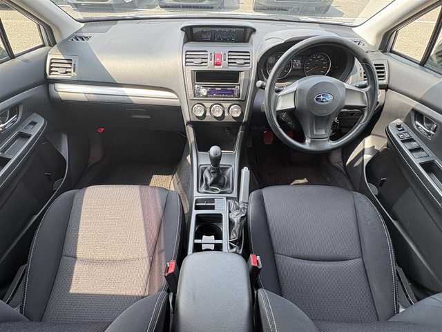 スバル インプレッサ Ｇ４ 1．6i－L 徳島県 2014(平26)年 3.2万km アイスシルバーメタリック ETC/純正フロアマット/AM/FM/iPod/CD/ドアバイザー/スペアキー/純正15インチアルミホイール/ダウンヒルアシストコントロール/新車時保証書/取扱説明書