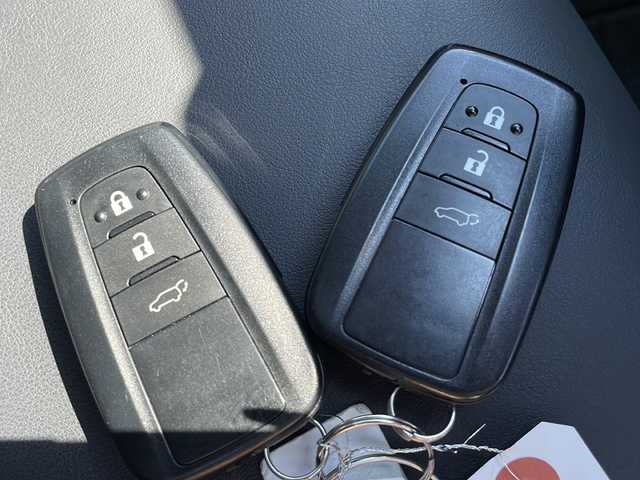 トヨタ ＲＡＶ４ G 道東・釧路十勝 2021(令3)年 1.8万km センシュアルレッドマイカ 4WD/社外メモリナビ CN-RE06WD/　(AM/FM/CD/BT)/フルセグTV/バックカメラ/社外前ドライブレコーダー/パワーバックドア/ビルドインETC/前席シートヒーター/運転席パワーシート/プリクラッシュセーフティ/レーンキープアシスト/オートハイビーム/レーダークルーズコントロール/横滑り防止装置/ルーフレール/ハンドルヒーター/電子パーキング/ブレーキホールド