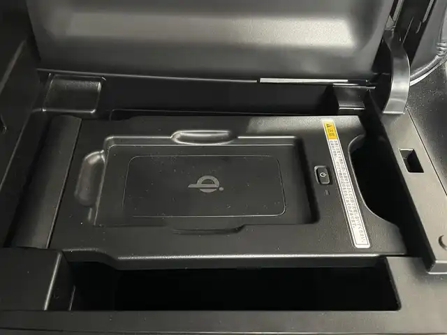 トヨタ ヴェルファイア Z Gエディション 大阪府 2019(令1)年 8.3万km ブラック ワンオーナー/黒革シート/純正12インチ後席用モニター（V12T-R68T）/デジタルインナーミラー/置くだけ充電/3眼LEDヘッドライト/シーケンシュアルライト/ブラインドスポットモニター/AC100Vコンセント2個/純正10インチナビ/・AM/FM/CD/DVD/BT/フルセグ/HDMI/バックカメラ/メモリシート/パワーシート/シートヒーター/エアーシート/ステアリングヒーター/電動リアゲート/両側電動スライド/純正18インチアルミホイール/トヨタセーフティーセンス/・プリクラッシュセーフティー/・レーントレーシングアシスト/・レーダークルーズコントロール/・ロードサインアシスト/・アダプティブハイビームシステム/・オートマチックハイビーム/ドライブレコーダー/ETC/保証書/スペアキー