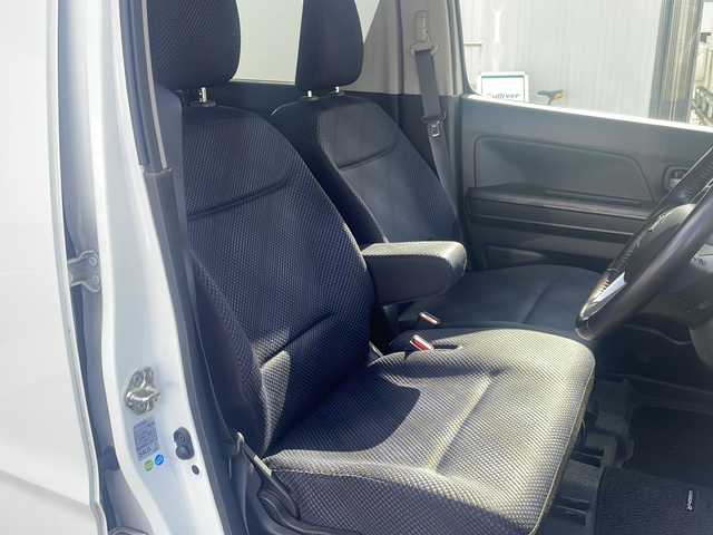 スズキ ワゴンＲ HYBRID FZ 福島県 2020(令2)年 4.3万km ピュアホワイトP スズキセーフティサポート/・衝突被害軽減ブレーキ/・車線逸脱警報装置/・誤発進抑制装置/・ふらつき警報機能/・先行車発進お知らせ機能/・ハイビームアシスト/社外ナビ/・型番：MDV-S708/・フルセグTV/SD/iPod/CD/DVD/BT/FM/AM/・バックカメラ/・ETC/ベンチシート/・D席シートヒーター/・フルフラットシート/革張りステアリング/・ステアリングスイッチ/プッシュスタート/・スマートキー/電動格納ミラー/・ウィンカーミラー/LEDヘッドライト/・オートライト/純正フロアマット/ドアバイザー