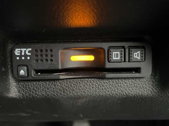 ホンダ シャトル ハイブリッド X ホンダセンシング 神奈川県 2017(平29)年 6.3万km ミッドナイトブルービームM 純正ナビ（VXM-184VFi）/ワンセグ/CD/DVD//追従クルーズコントロール　/バックカメラ　/シートヒーター　/ビルドインＥＴＣ　/ドライブレコーダー　/ＬＥＤヘッドライト　/フォグライト　/オートライト　/スマートキー/スペアキー　/純正アルミホイール/純正フロアマット/ABS/横滑り防止装置/衝突被害軽減システム/保証書/取扱説明書/記録簿