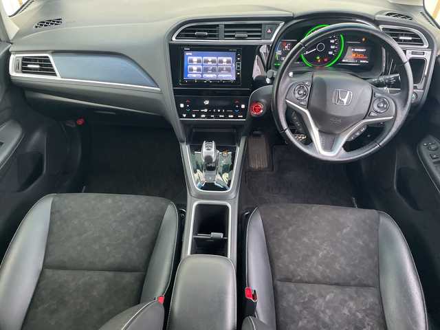 ホンダ シャトル ハイブリッド X ホンダセンシング 神奈川県 2017(平29)年 6.3万km ミッドナイトブルービームM 純正ナビ（VXM-184VFi）/ワンセグ/CD/DVD//追従クルーズコントロール　/バックカメラ　/シートヒーター　/ビルドインＥＴＣ　/ドライブレコーダー　/ＬＥＤヘッドライト　/フォグライト　/オートライト　/スマートキー/スペアキー　/純正アルミホイール/純正フロアマット/ABS/横滑り防止装置/衝突被害軽減システム/保証書/取扱説明書/記録簿