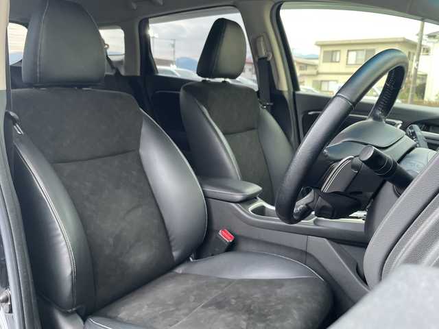 ホンダ シャトル ハイブリッド X ホンダセンシング 神奈川県 2017(平29)年 6.3万km ミッドナイトブルービームM 純正ナビ（VXM-184VFi）/ワンセグ/CD/DVD//追従クルーズコントロール　/バックカメラ　/シートヒーター　/ビルドインＥＴＣ　/ドライブレコーダー　/ＬＥＤヘッドライト　/フォグライト　/オートライト　/スマートキー/スペアキー　/純正アルミホイール/純正フロアマット/ABS/横滑り防止装置/衝突被害軽減システム/保証書/取扱説明書/記録簿