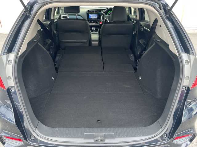 ホンダ シャトル ハイブリッド X ホンダセンシング 神奈川県 2017(平29)年 6.3万km ミッドナイトブルービームM 純正ナビ（VXM-184VFi）/ワンセグ/CD/DVD//追従クルーズコントロール　/バックカメラ　/シートヒーター　/ビルドインＥＴＣ　/ドライブレコーダー　/ＬＥＤヘッドライト　/フォグライト　/オートライト　/スマートキー/スペアキー　/純正アルミホイール/純正フロアマット/ABS/横滑り防止装置/衝突被害軽減システム/保証書/取扱説明書/記録簿