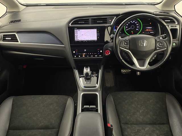 ホンダ シャトル ハイブリッド X ホンダセンシング 栃木県 2017(平29)年 6.3万km ミッドナイトブルービームM 純正ナビ（VXM-184VFi）/（BT/ワンセグ/CD/DVD/AM/FM)/衝突軽減システム/追従クルーズコントロール　/横滑り防止/先行車発進お知らせ/標識認識機能/車線逸脱抑制機能/バックカメラ　/シートヒーター　/ビルドインＥＴＣ　/ドライブレコーダー　/ＬＥＤヘッドライト　/ステアリングスイッチ/プッシュスタート/スマートキー/スペアキー　/純正アルミホイール/純正フロアマット