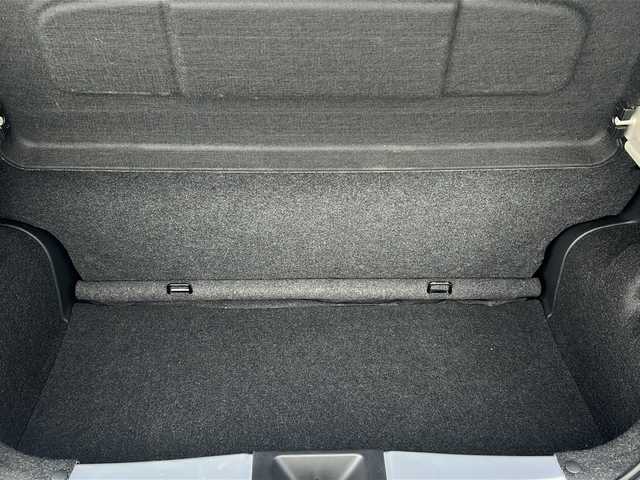 日産 マーチ ニスモ 静岡県 2014(平26)年 7.4万km ブリリアントシルバー /純正ナビ/地デジTV//純正CD/DVD/Bluetooth//バックカメラ//純正16インチAW//スマートキー//オートライト//ETC//ディスチャージ