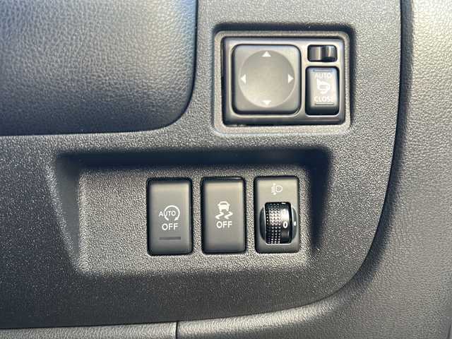 日産 マーチ ニスモ 静岡県 2014(平26)年 7.4万km ブリリアントシルバー /純正ナビ/地デジTV//純正CD/DVD/Bluetooth//バックカメラ//純正16インチAW//スマートキー//オートライト//ETC//ディスチャージ