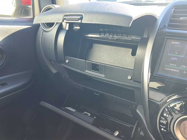 日産 マーチ ニスモ 静岡県 2014(平26)年 7.4万km ブリリアントシルバー /純正ナビ/地デジTV//純正CD/DVD/Bluetooth//バックカメラ//純正16インチAW//スマートキー//オートライト//ETC//ディスチャージ