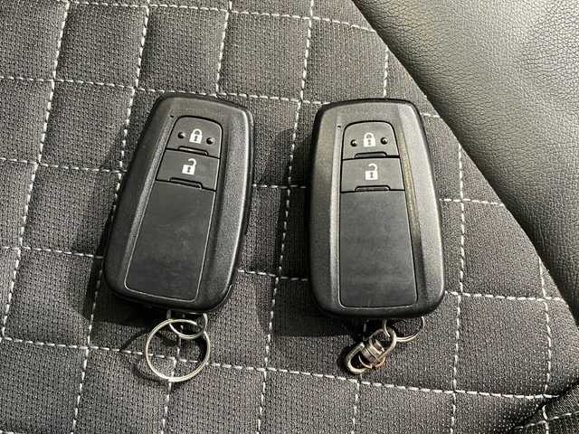 トヨタ Ｃ－ＨＲ G モード ネロ 高知県 2019(令1)年 6.5万km ブラッキッシュアゲハガラスフレーク 純正９インチナビ/（フルセグＴＶ／Ｂｌｕｅｔｏｏｔｈオーディオ／ＣＤ）/バックカメラ/ＥＴＣ/クルコン/オートハイビーム/コーナーセンサー/衝突被害軽減ブレーキ/ＬＥＤヘッドライト/スマートキー/スペアキー