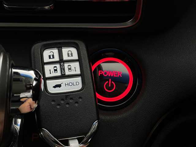 ホンダ オデッセイ ハイブリッド e:HEVアブソルート EX 茨城県 2022(令4)年 4.6万km プレミアムヴィーナスブラックP 純正１０インチナビ/マルチビューカメラシステム/スマートパーキングアシスト/衝突軽減ブレーキ/レーダークルーズコントロール/路外逸脱抑制機能/ブラインドスポットインフォメーション/パーキングセンサー/パワーバックドア/両側パワースライドドア/シートヒーター/ビルトインＥＴＣ2.0/ドライブレコーダー/HDMI＆USB入力端子/アクセサリーソケット