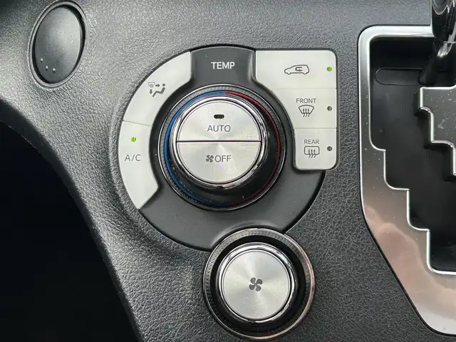 トヨタ シエンタ G クエロ 愛知県 2018(平30)年 6.4万km ホワイトパールクリスタルシャイン 社外ナビ/バックカメラ/フルセグTV/両側パワースライドドア/プリクラッシュセーフティ/レーンキープアシスト/ETC/ハーフレザー/プッシュスタート/スマートキー/革巻きステアリング/オートハイビーム/LEDヘッドライト/フォグランプ/純正フロアマット/ドアバイザー